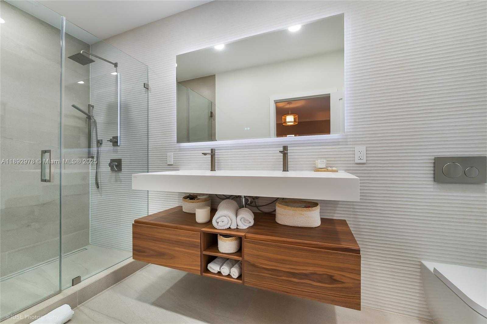 Small Image of 5101 MAGGIORE ST #5101, Coral Gables Number 17