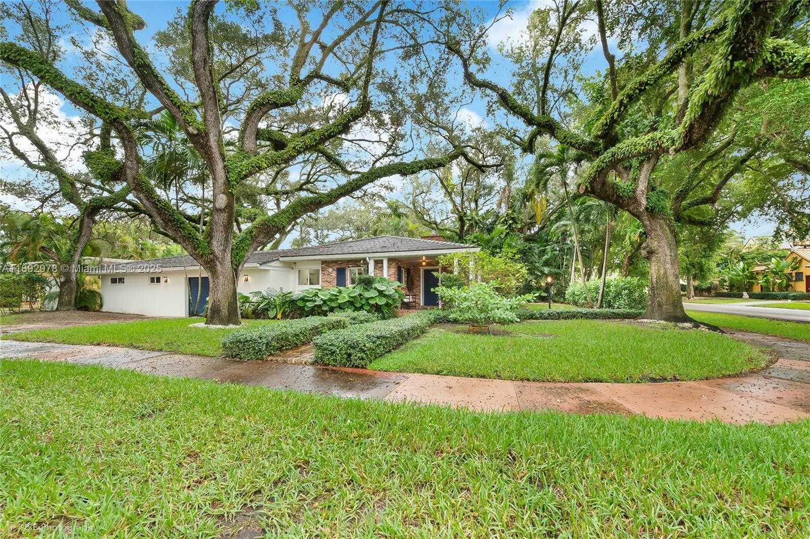 Small Image of 5101 MAGGIORE ST #5101, Coral Gables Number 2