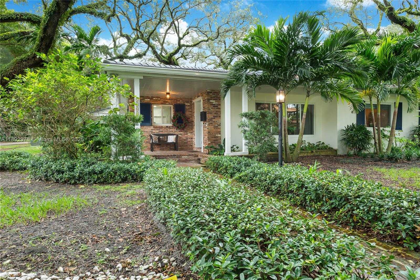 Small Image of 5101 MAGGIORE ST #5101, Coral Gables Number 4