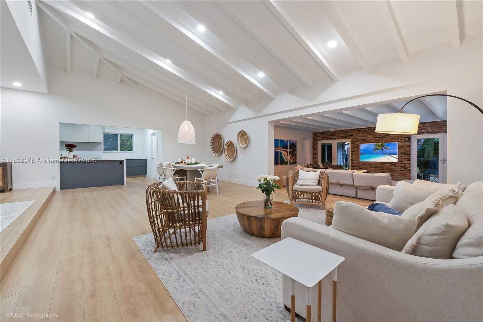 Small Image of 5101 MAGGIORE ST #5101, Coral Gables Number 7