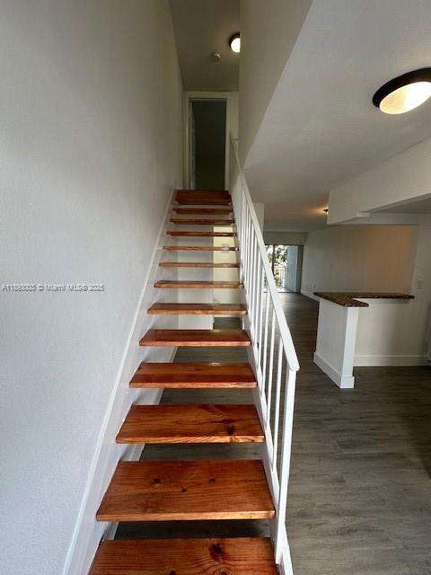 Small Image of 9375 FONTAINEBLEAU BLVD #L416, Miami Number 3