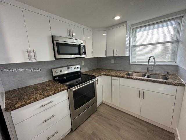 Small Image of 9375 FONTAINEBLEAU BLVD #L416, Miami Number 4