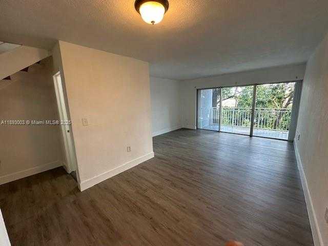 Small Image of 9375 FONTAINEBLEAU BLVD #L416, Miami Number 7