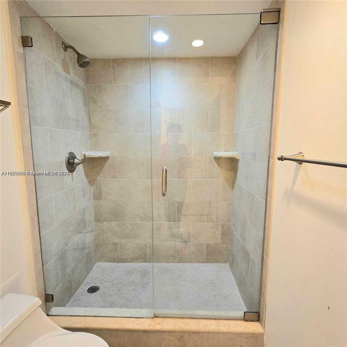 Small Image of 18071 BISCAYNE BLVD #302, Aventura Number 11