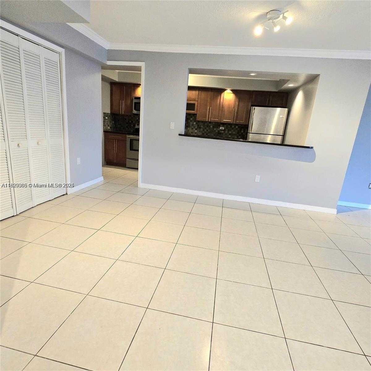 Small Image of 18071 BISCAYNE BLVD #302, Aventura Number 14
