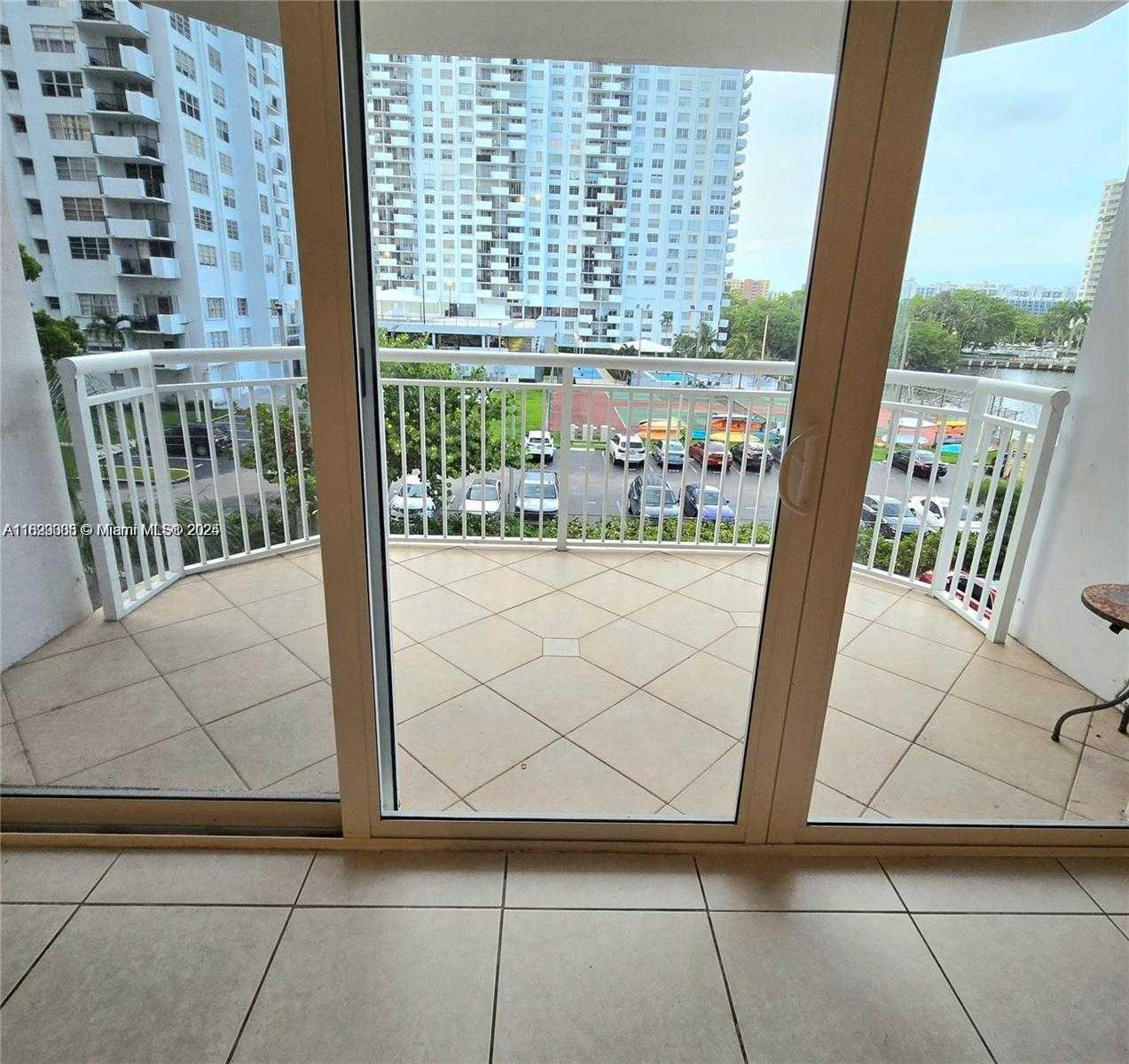 Small Image of 18071 BISCAYNE BLVD #302, Aventura Number 16