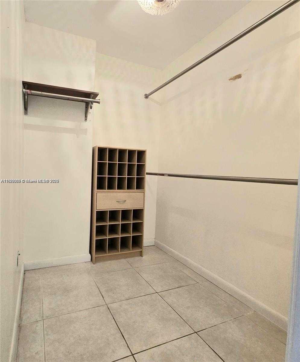 Small Image of 18071 BISCAYNE BLVD #302, Aventura Number 21