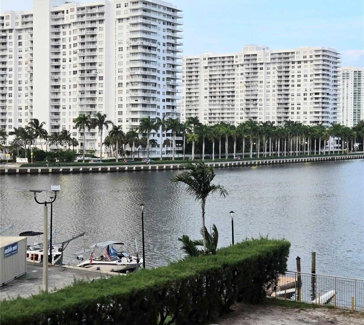Small Image of 18071 BISCAYNE BLVD #302, Aventura Number 26