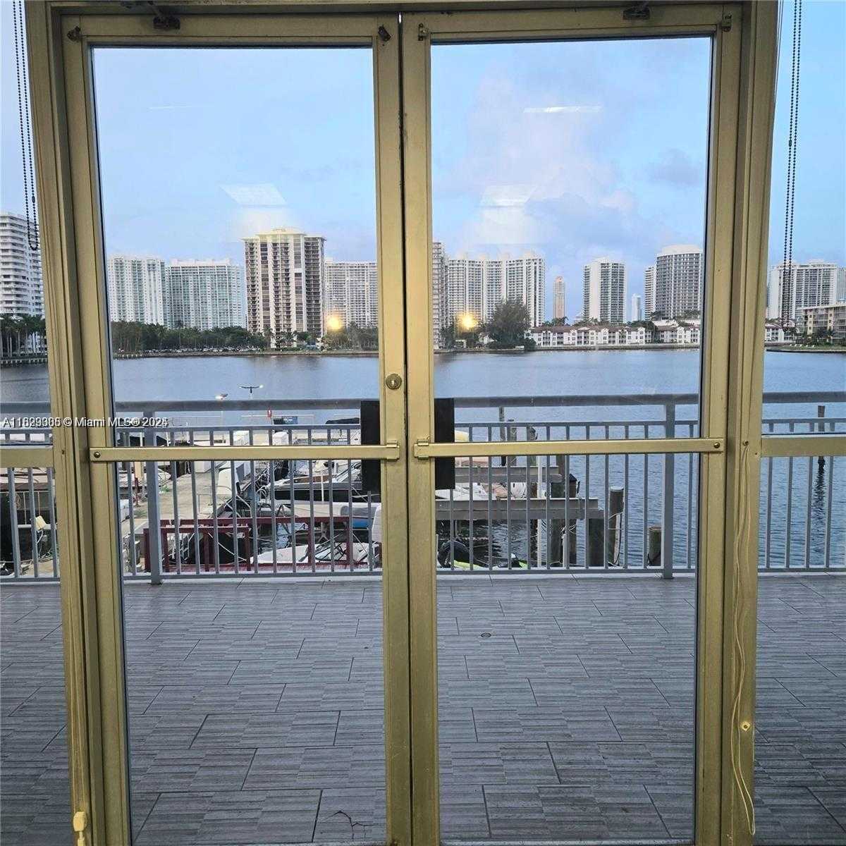 Small Image of 18071 BISCAYNE BLVD #302, Aventura Number 29