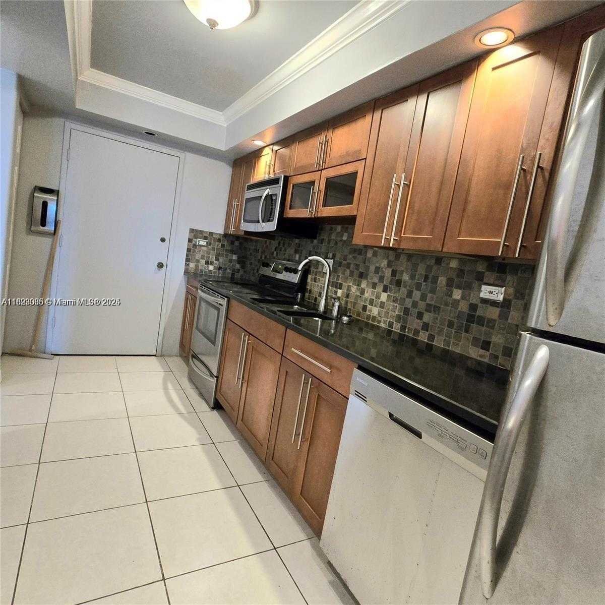 Small Image of 18071 BISCAYNE BLVD #302, Aventura Number 3