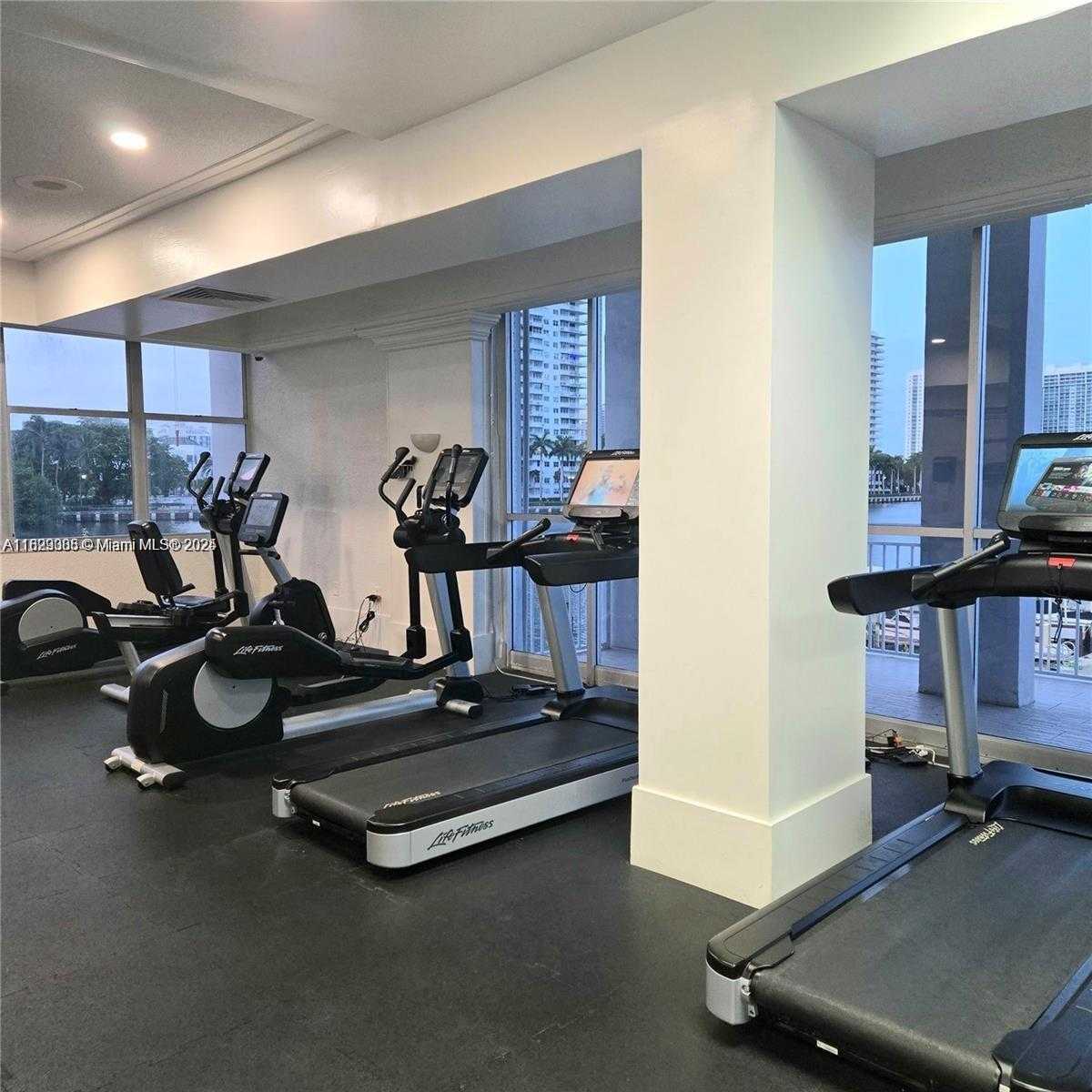 Small Image of 18071 BISCAYNE BLVD #302, Aventura Number 31