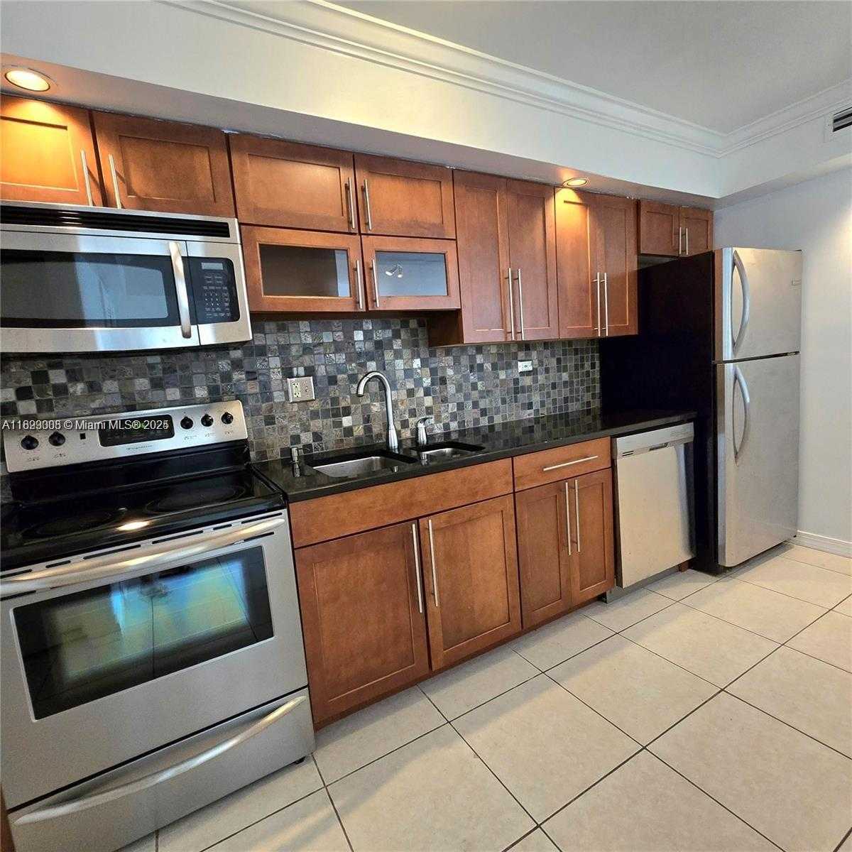 Small Image of 18071 BISCAYNE BLVD #302, Aventura Number 7