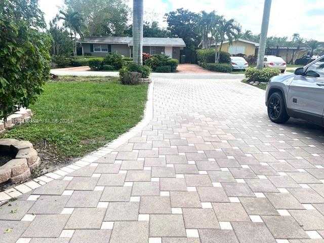 Small Image of 8831 NORTH WEST 10TH ST, Pembroke Pines Number 29