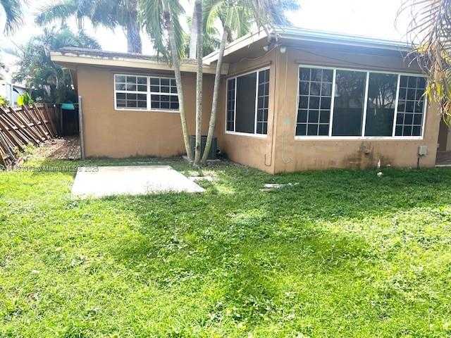 Small Image of 8831 NORTH WEST 10TH ST, Pembroke Pines Number 39