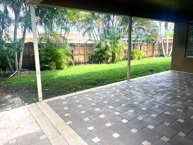 Small Image of 8831 NORTH WEST 10TH ST, Pembroke Pines Number 4
