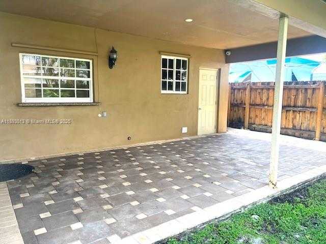 Small Image of 8831 NORTH WEST 10TH ST, Pembroke Pines Number 41