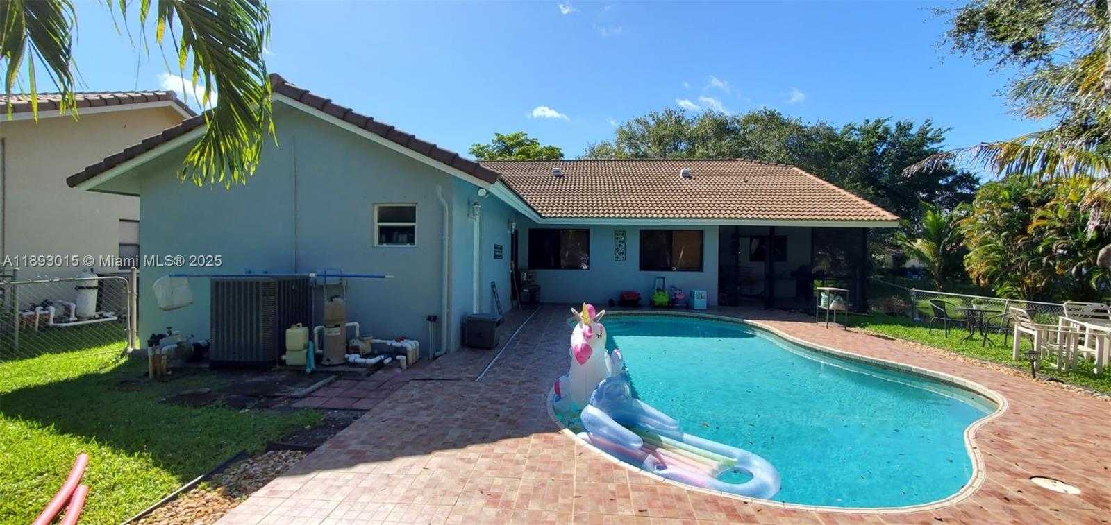 Small Image of 2456 NORTH WEST 97TH LN, Coral Springs Number 14