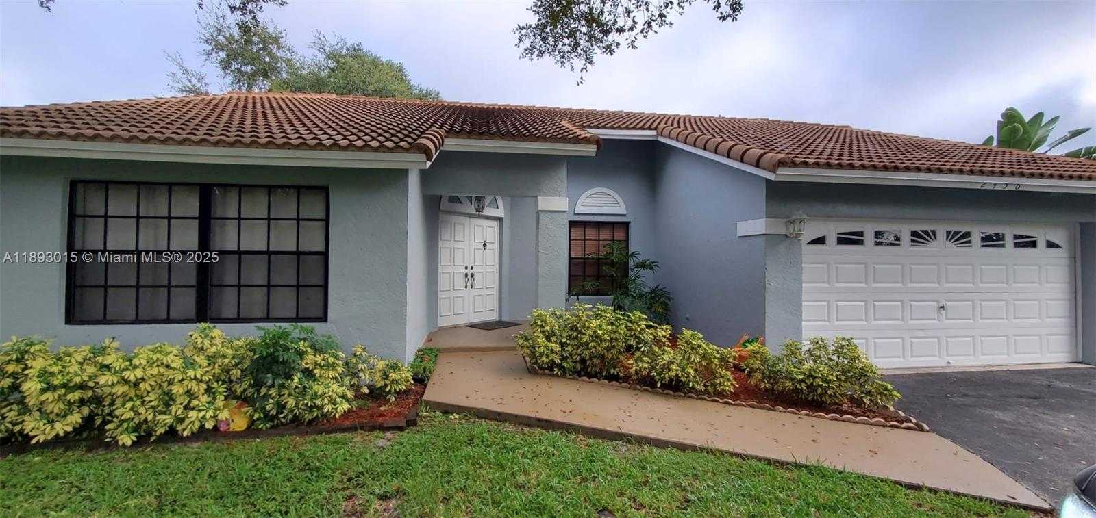 Small Image of 2456 NORTH WEST 97TH LN, Coral Springs Number 3