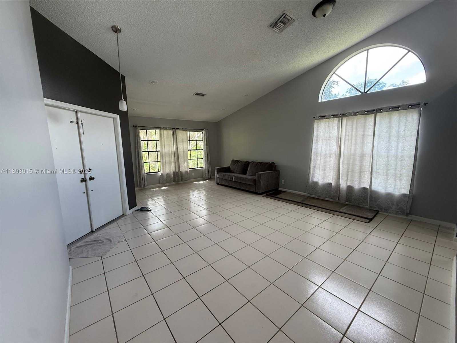 Small Image of 2456 NORTH WEST 97TH LN, Coral Springs Number 4
