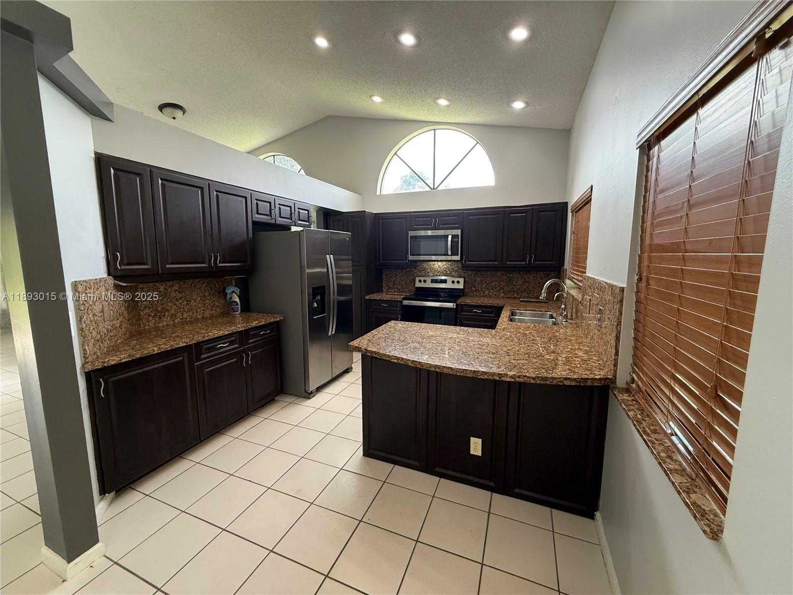 Small Image of 2456 NORTH WEST 97TH LN, Coral Springs Number 5