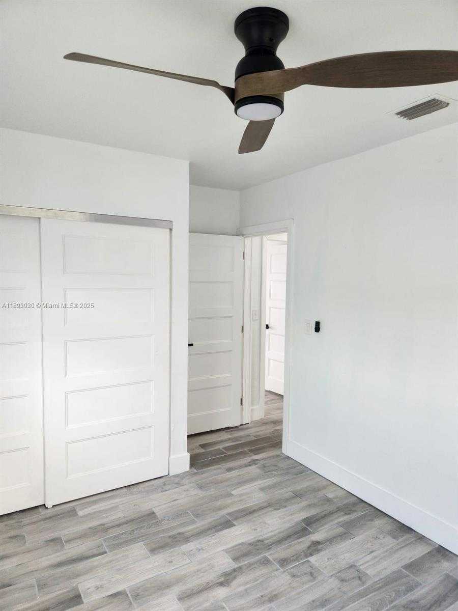 Small Image of 10815 SOUTH WEST 157TH TER, Miami Number 11