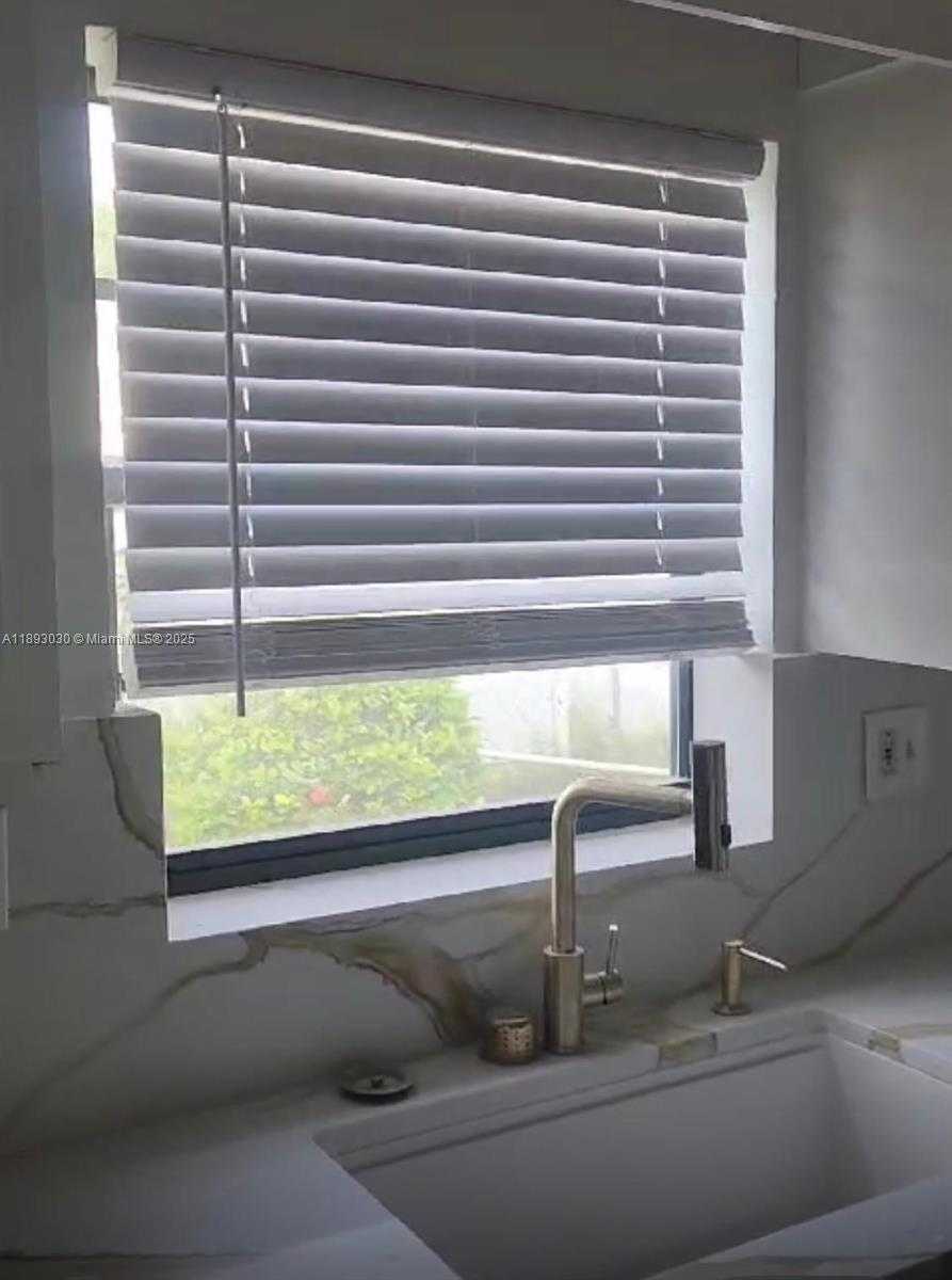 Small Image of 10815 SOUTH WEST 157TH TER, Miami Number 14