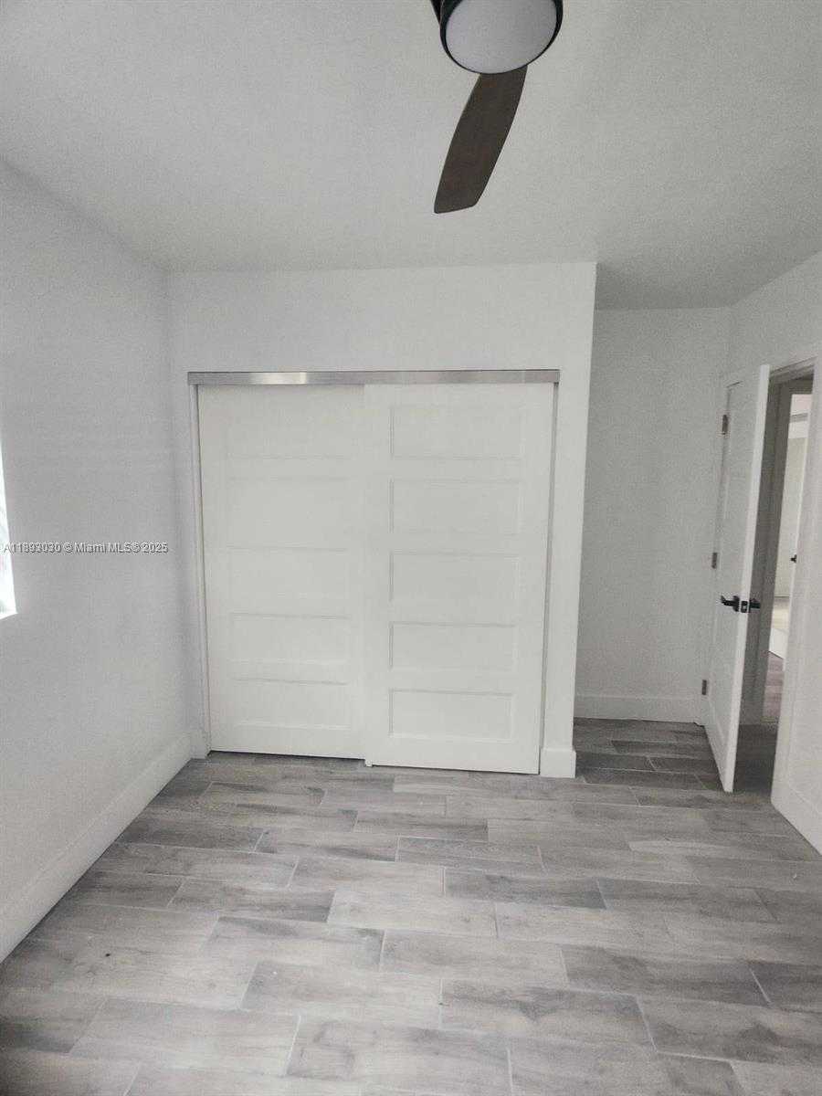 Small Image of 10815 SOUTH WEST 157TH TER, Miami Number 16