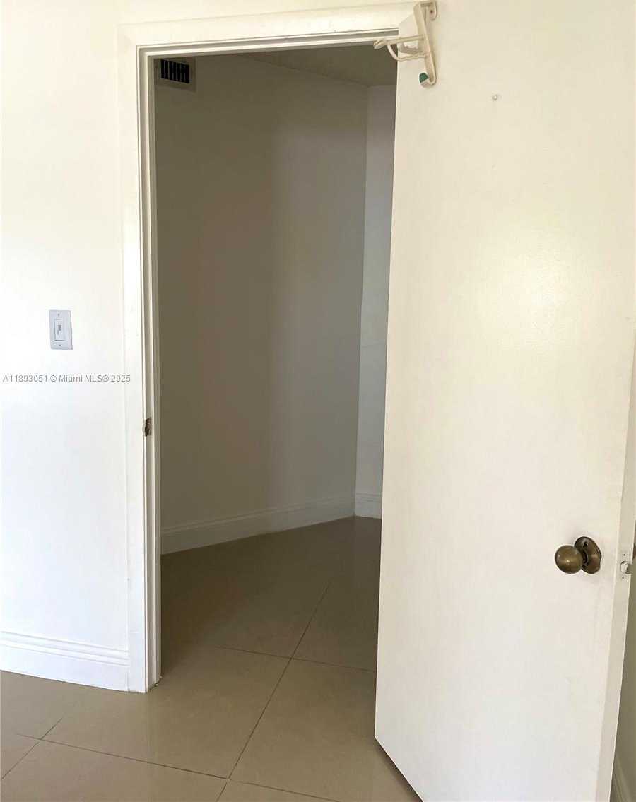 Small Image of 8290 LAKE DR #128, Doral Number 16