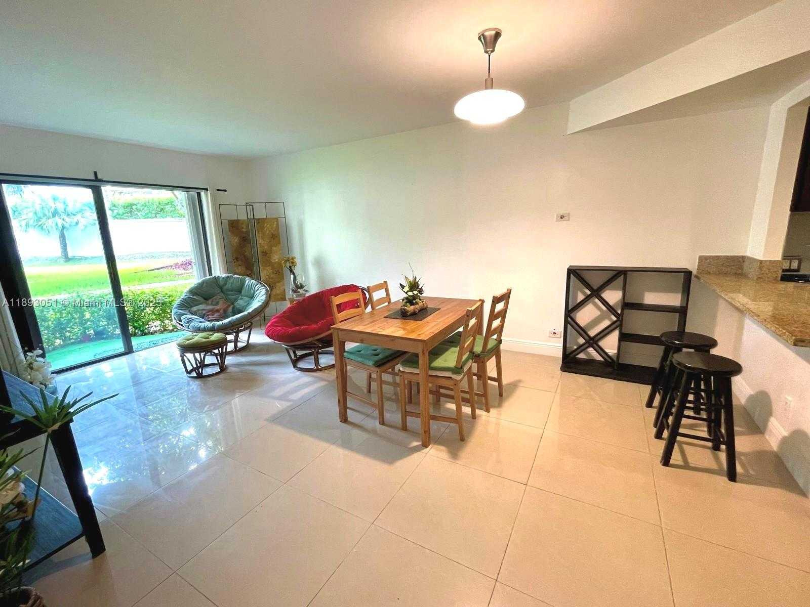 Small Image of 8290 LAKE DR #128, Doral Number 17