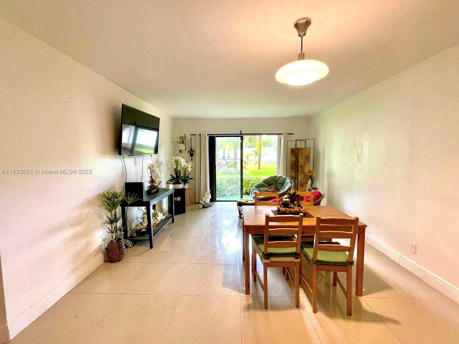 Small Image of 8290 LAKE DR #128, Doral Number 18