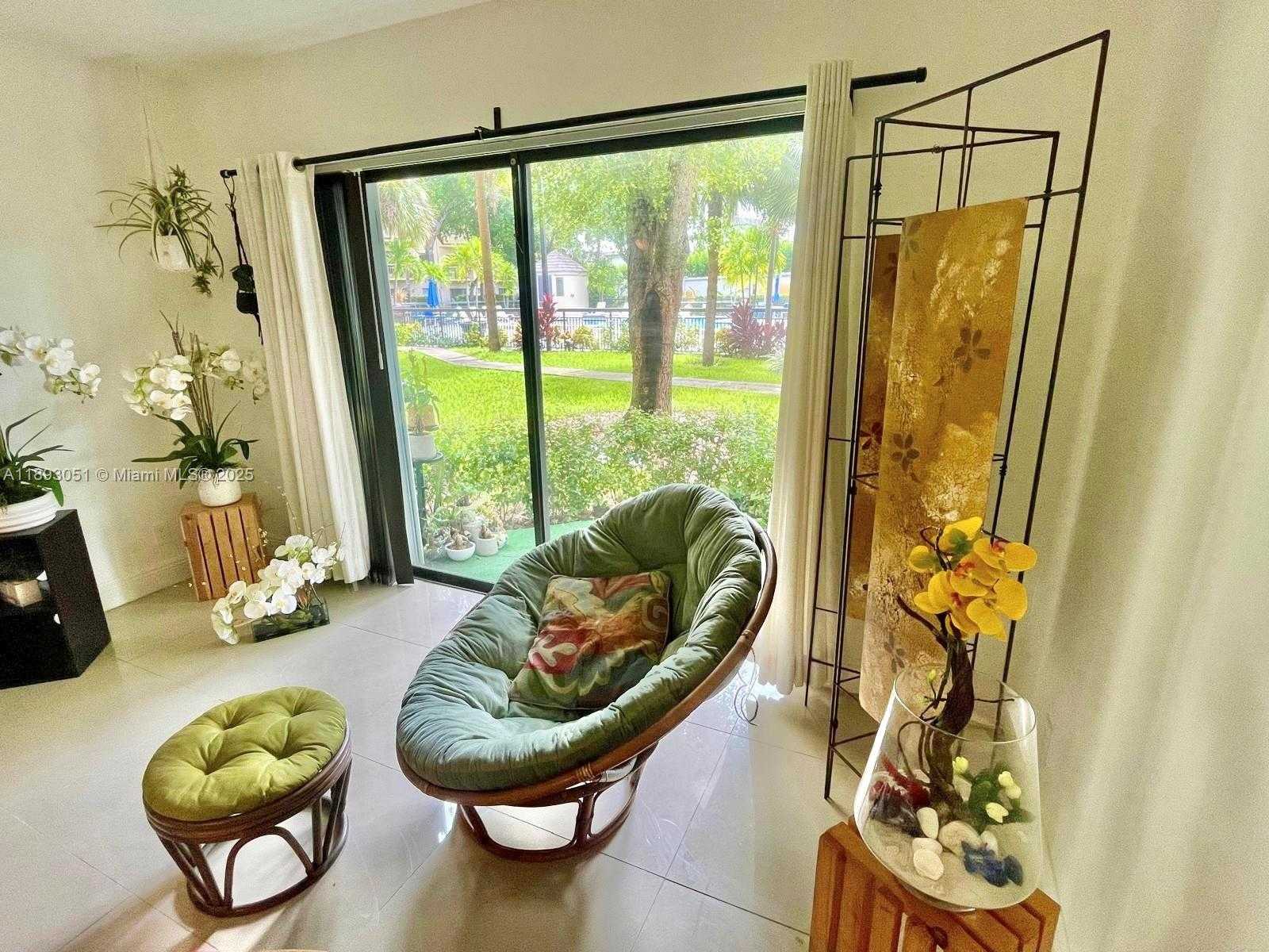 Small Image of 8290 LAKE DR #128, Doral Number 2