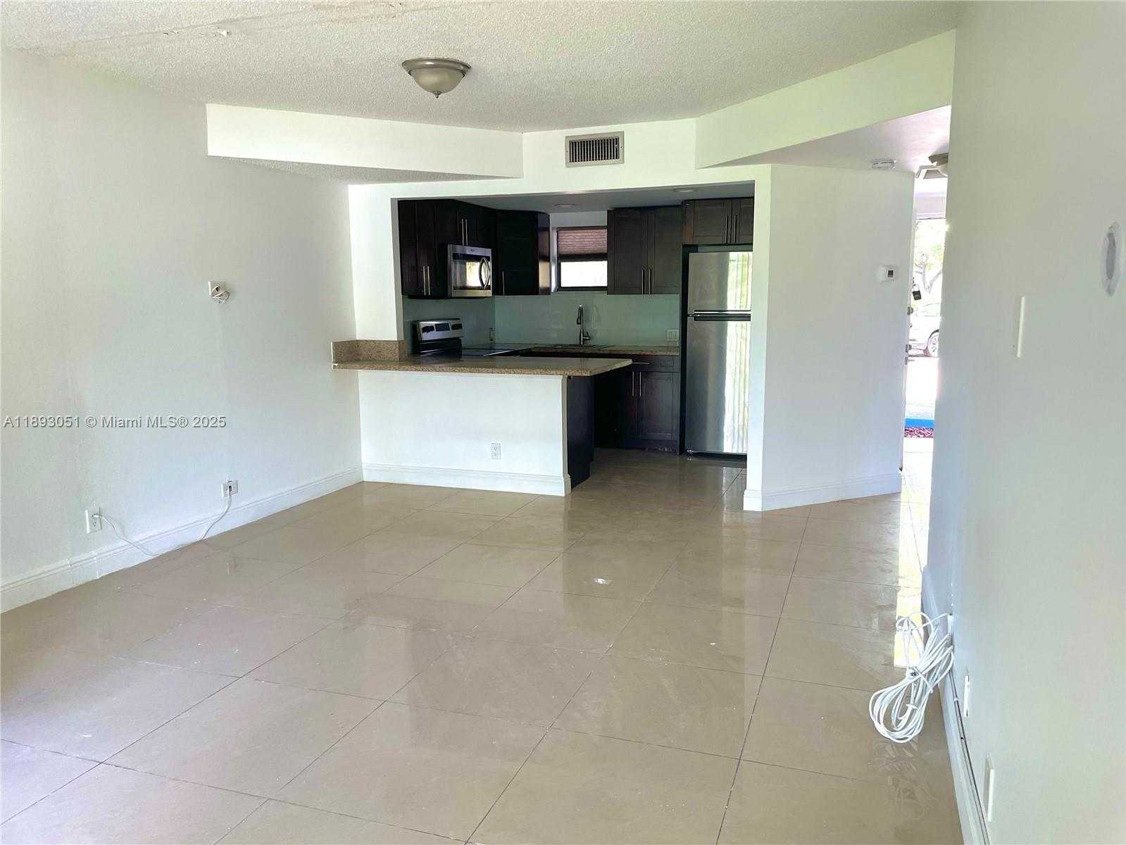 Small Image of 8290 LAKE DR #128, Doral Number 24