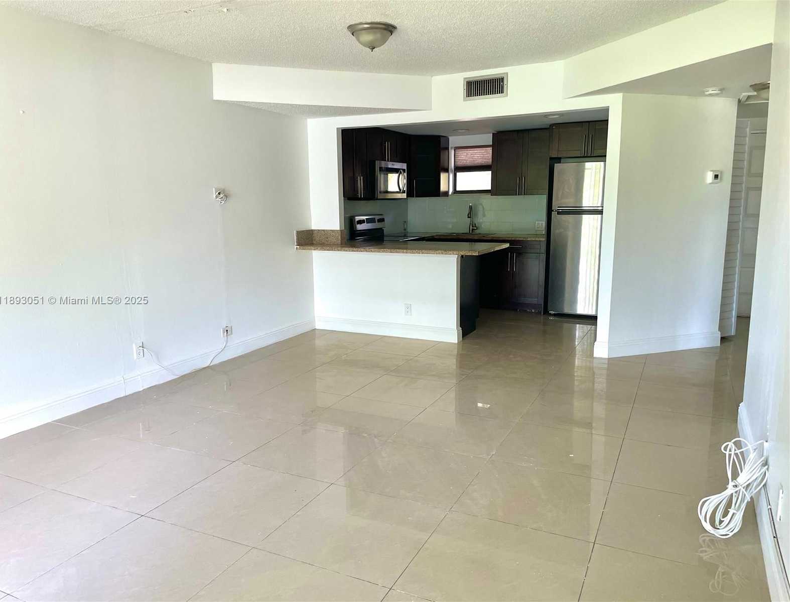 Small Image of 8290 LAKE DR #128, Doral Number 25