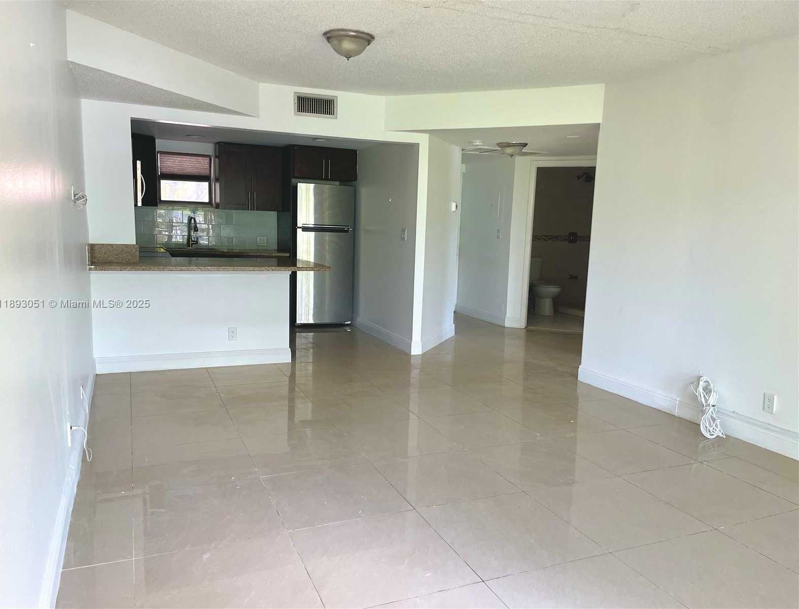 Small Image of 8290 LAKE DR #128, Doral Number 26
