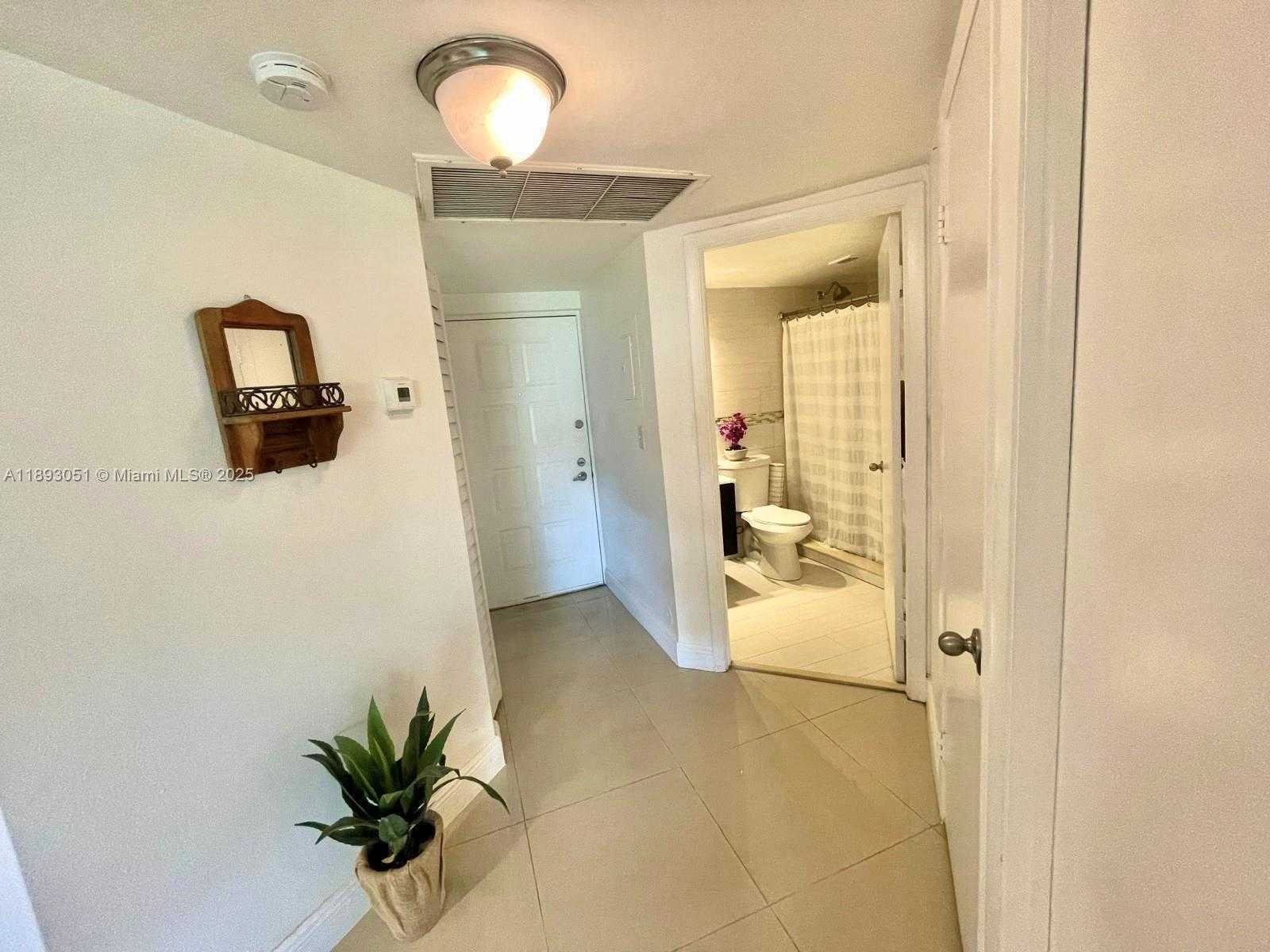 Small Image of 8290 LAKE DR #128, Doral Number 30