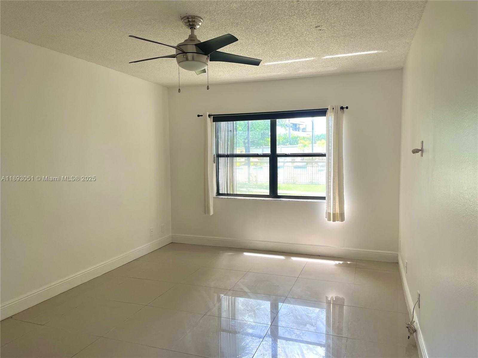 Small Image of 8290 LAKE DR #128, Doral Number 32