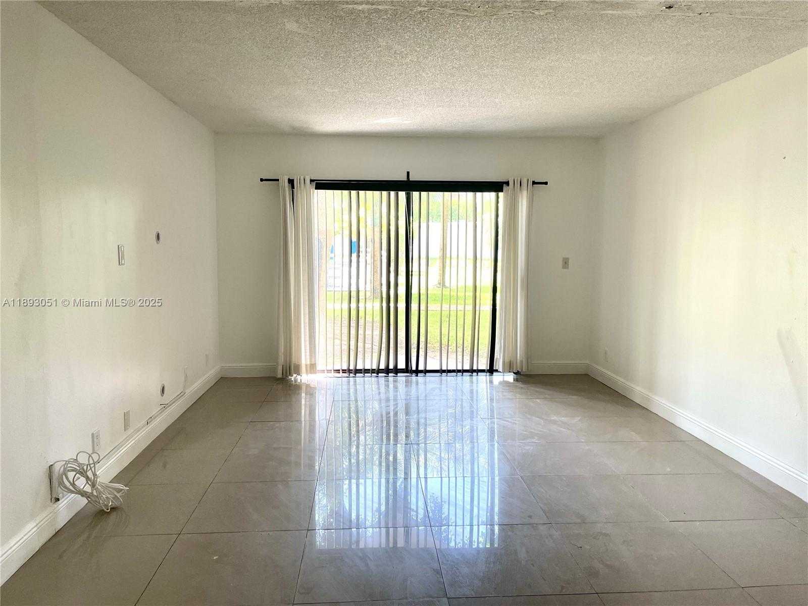 Small Image of 8290 LAKE DR #128, Doral Number 34