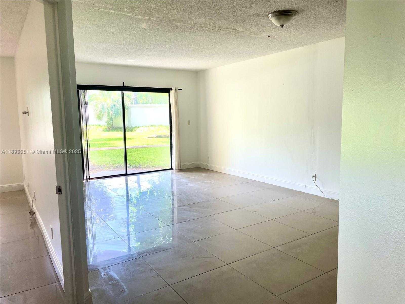 Small Image of 8290 LAKE DR #128, Doral Number 35