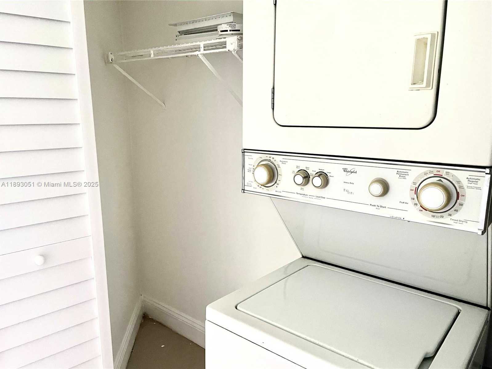 Small Image of 8290 LAKE DR #128, Doral Number 38