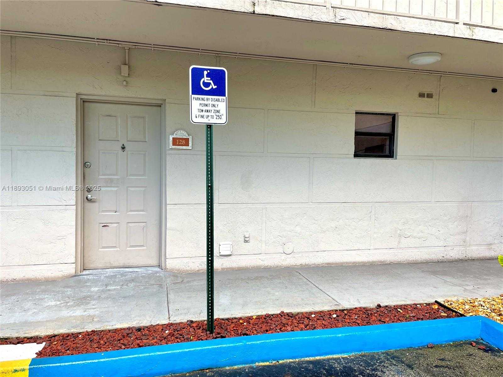 Small Image of 8290 LAKE DR #128, Doral Number 39