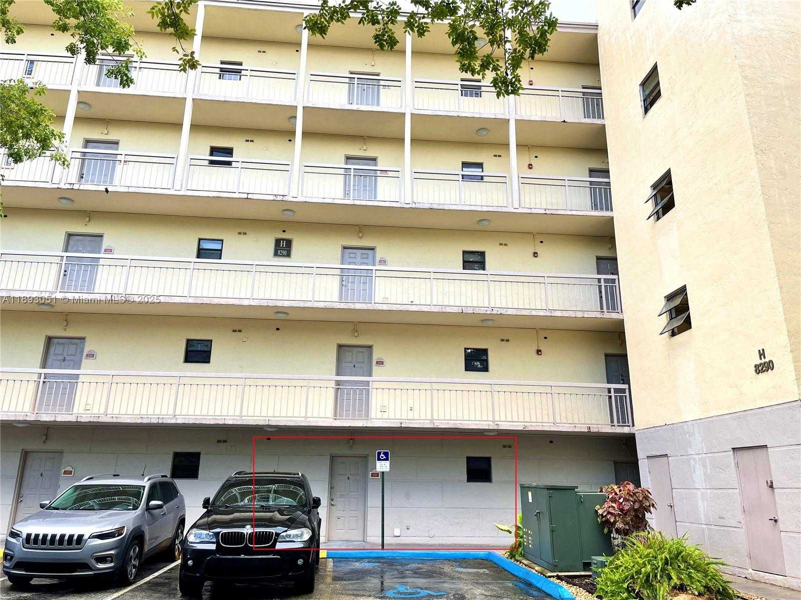 Small Image of 8290 LAKE DR #128, Doral Number 40