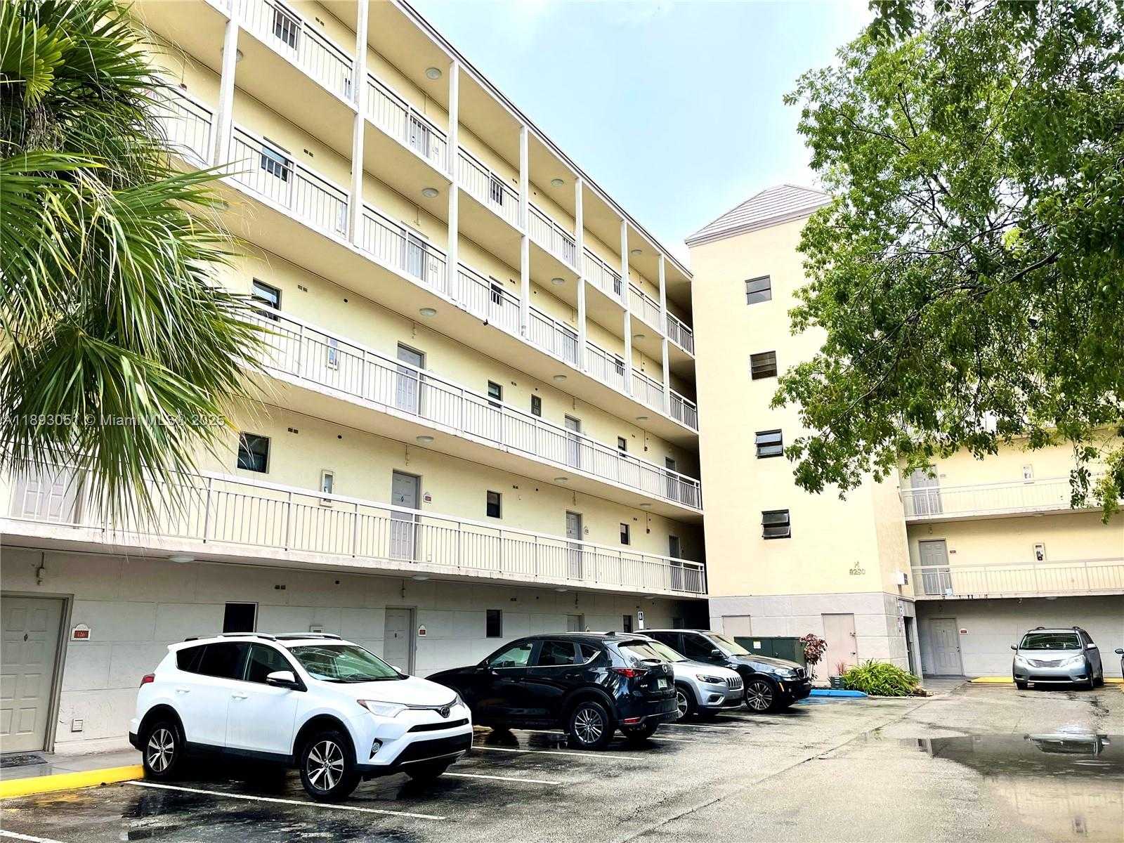 Small Image of 8290 LAKE DR #128, Doral Number 41