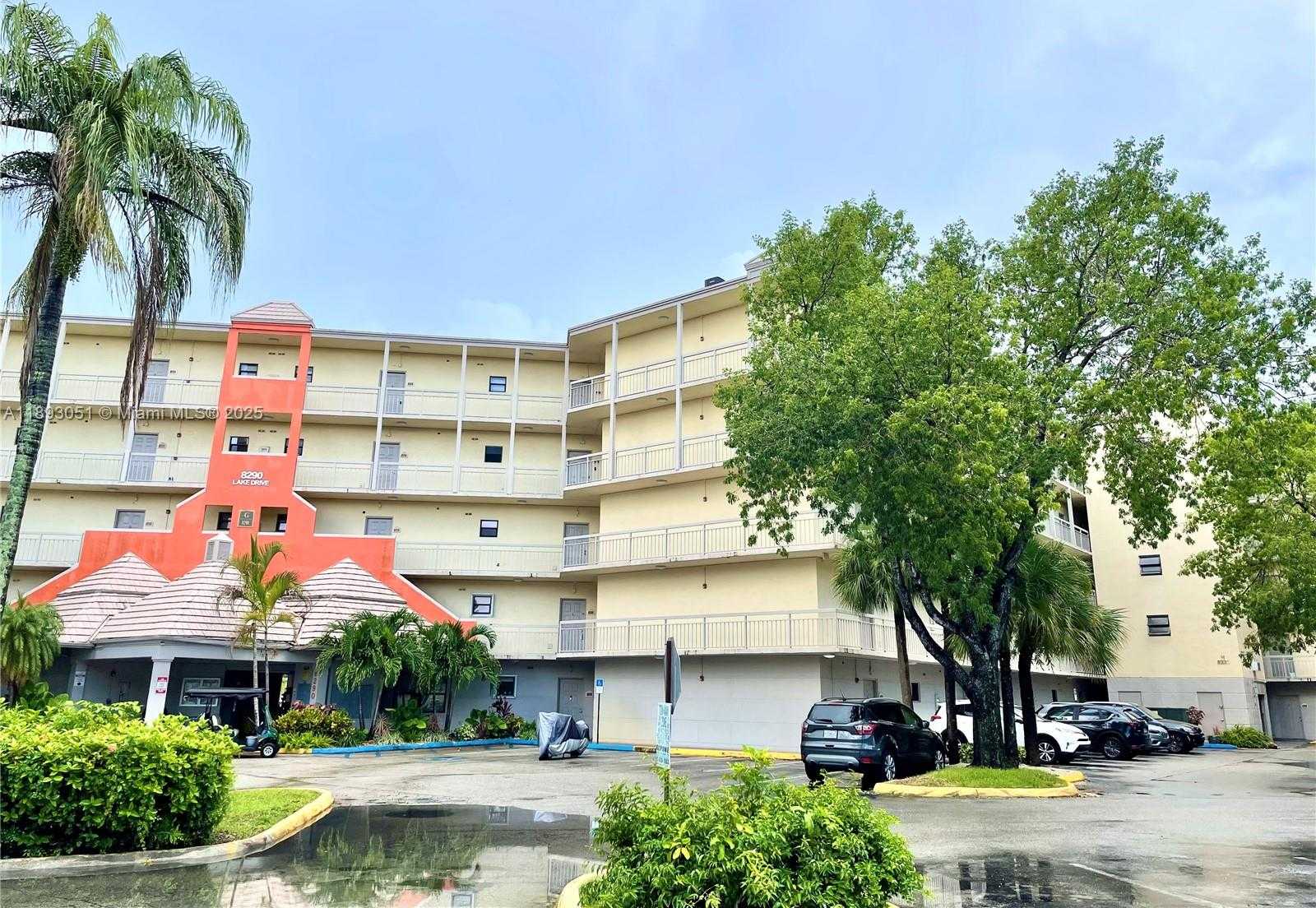 Small Image of 8290 LAKE DR #128, Doral Number 44