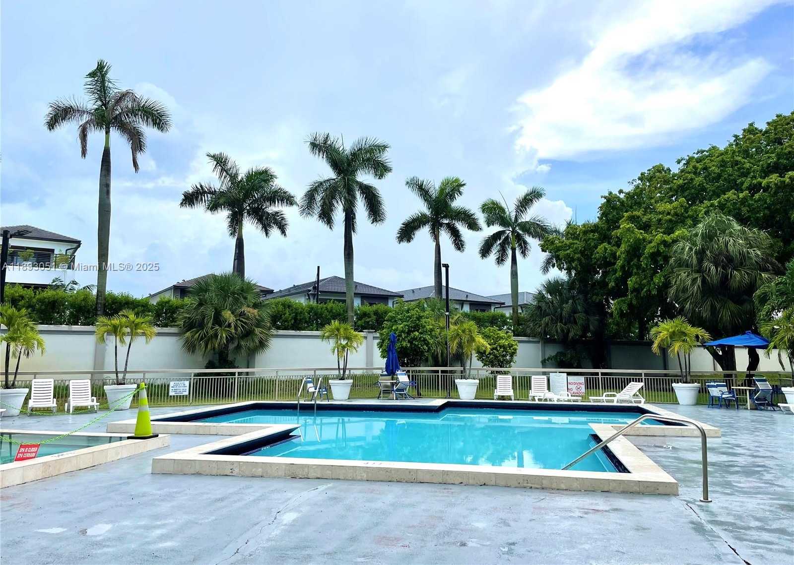 Small Image of 8290 LAKE DR #128, Doral Number 52