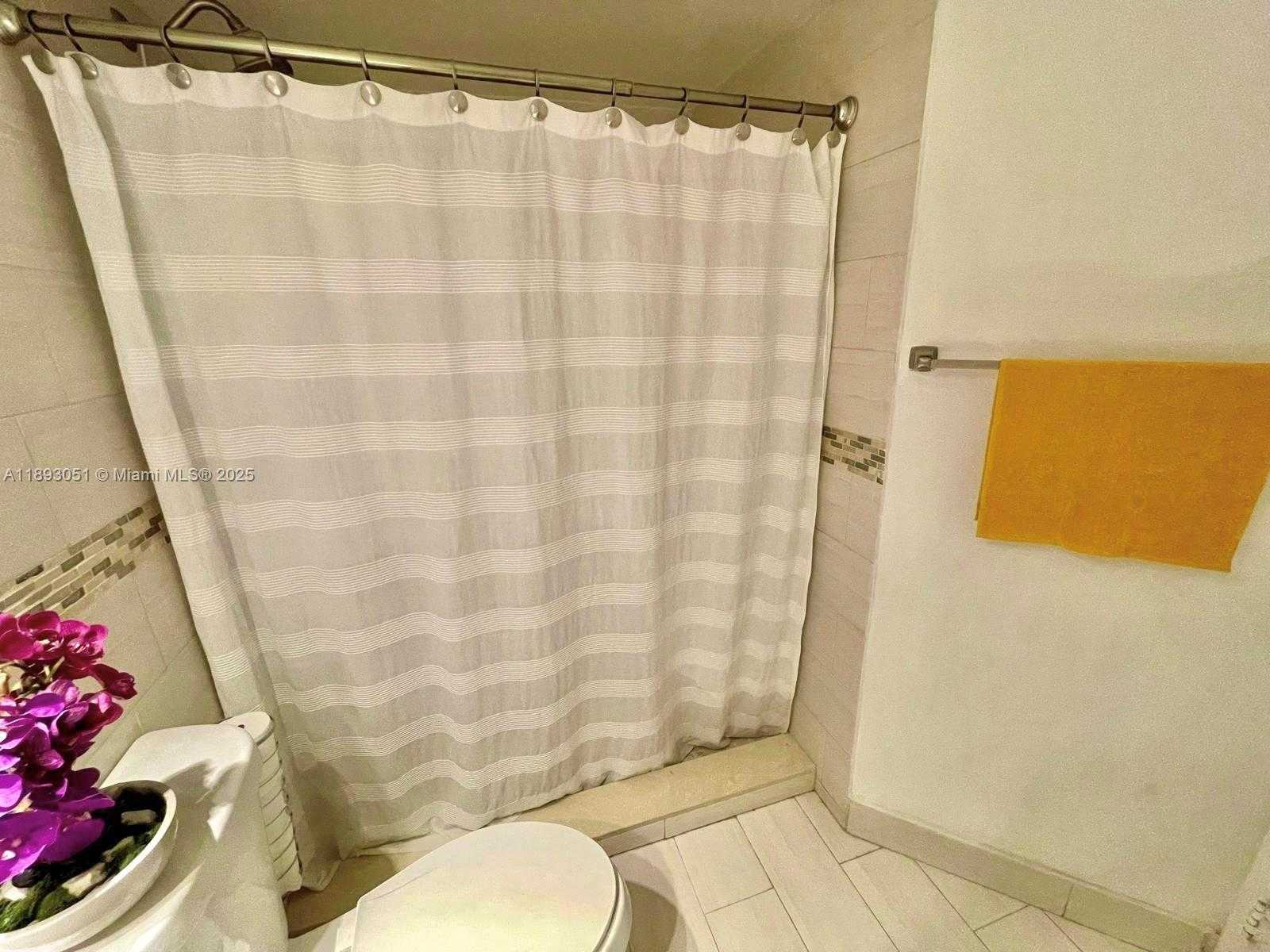 Small Image of 8290 LAKE DR #128, Doral Number 8