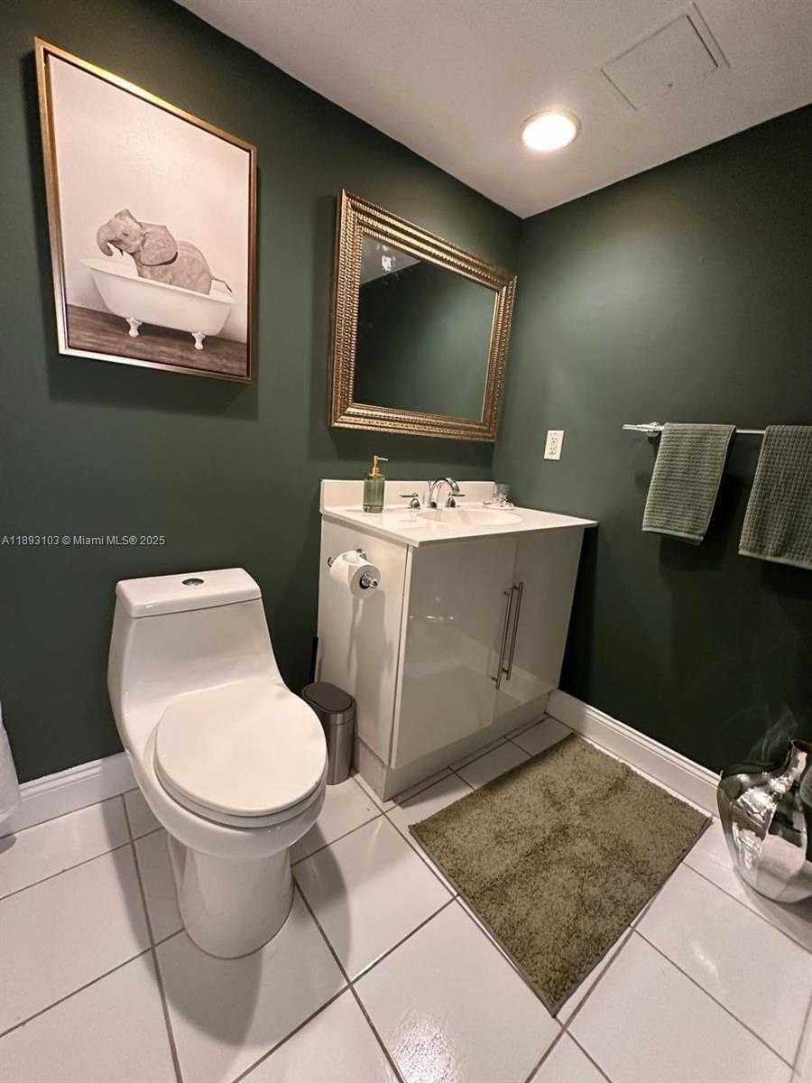 Small Image of 3000 SOUTH OCEAN DR #612, Hollywood Number 3