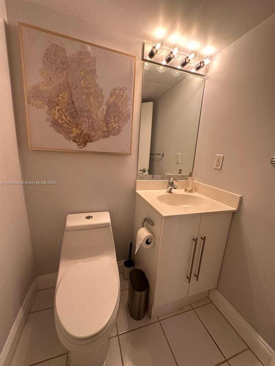 Small Image of 3000 SOUTH OCEAN DR #612, Hollywood Number 8
