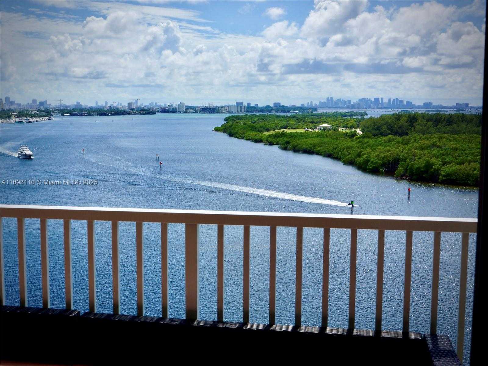Small Image of 300 BAYVIEW DR #1206, Sunny Isles Beach Number 14