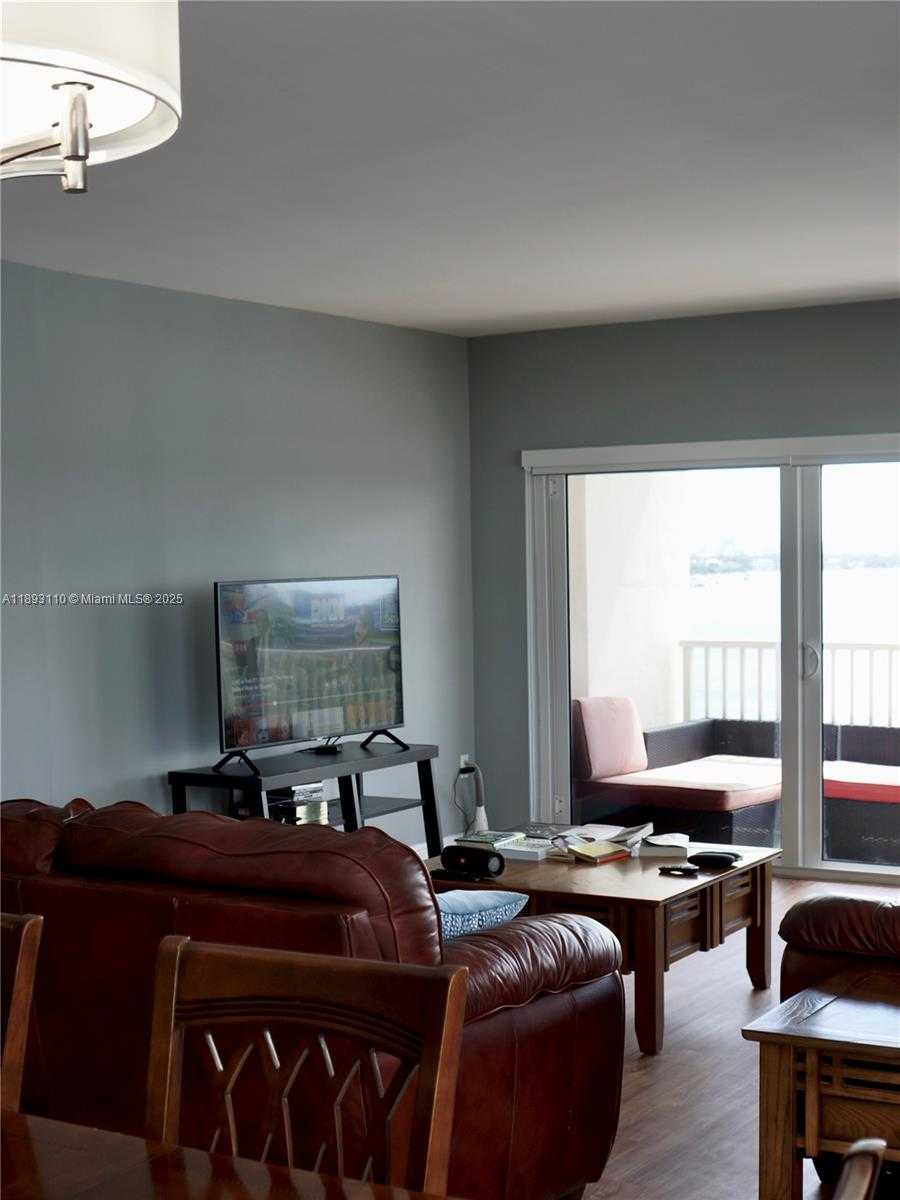 Small Image of 300 BAYVIEW DR #1206, Sunny Isles Beach Number 28