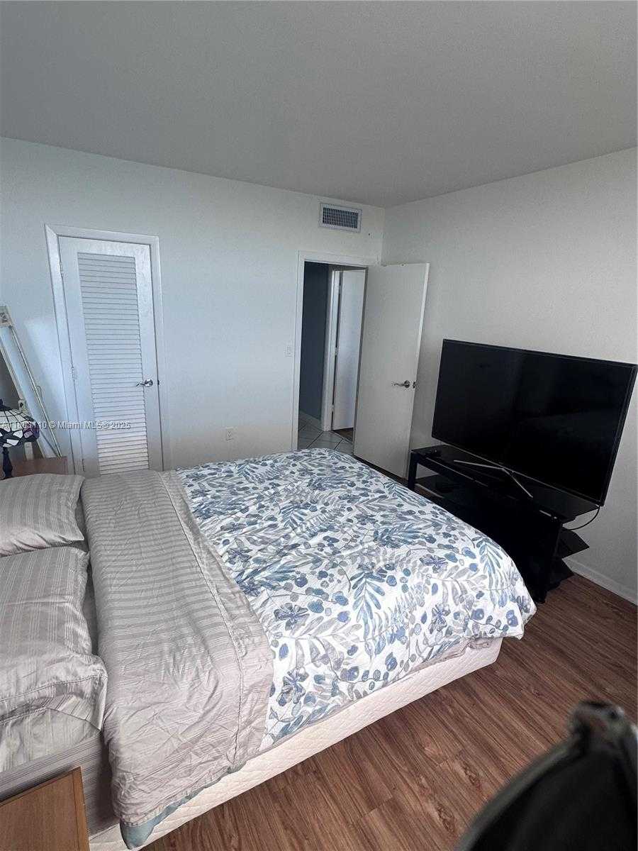Small Image of 300 BAYVIEW DR #1206, Sunny Isles Beach Number 29